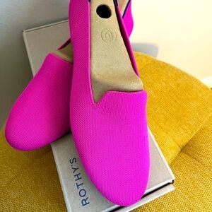 Rothy’s loafer in beautiful dragon fruit color 💕